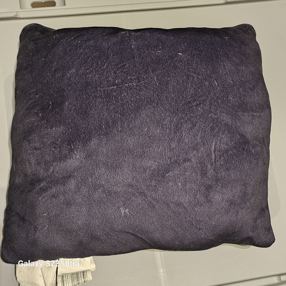 Hogwarts Crest Pillow - Black and Gold - Picture 5 of 5